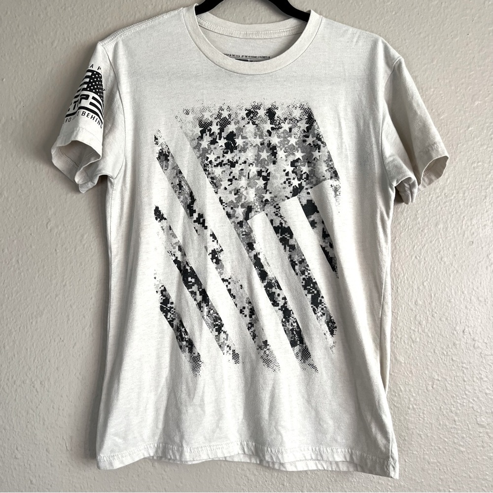 Tan TVP Size Small Distressed American Flag T-shirt